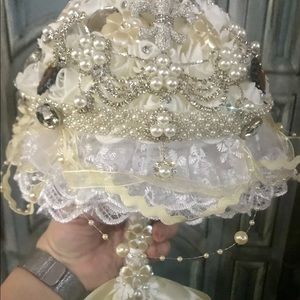 Beautiful broach bridal bouquet